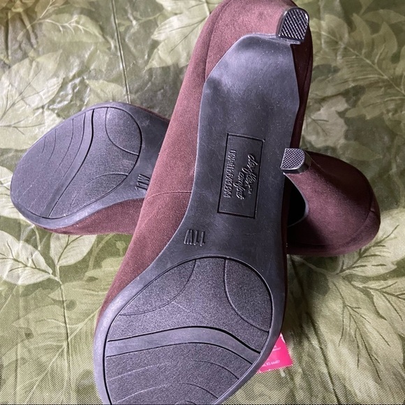 NWT DexFlex feels like suede pumps. Extra support and style galore. Won’t last. - Picture 3 of 5
